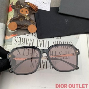 Dior CD8210 Shaded Square Sunglasses In Black