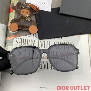 Dior CD8210 Shaded Square Sunglasses In Grey