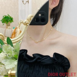 Dior Clair D Lune Necklace Metal and Pearls Gold